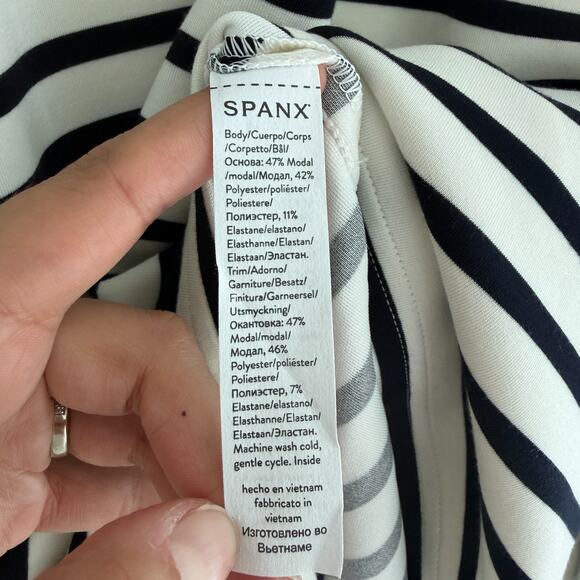 SPANX Air Essentials Tank Dress Large Cream Black Stripe Sleeveless Minimalist - Picture 8 of 12